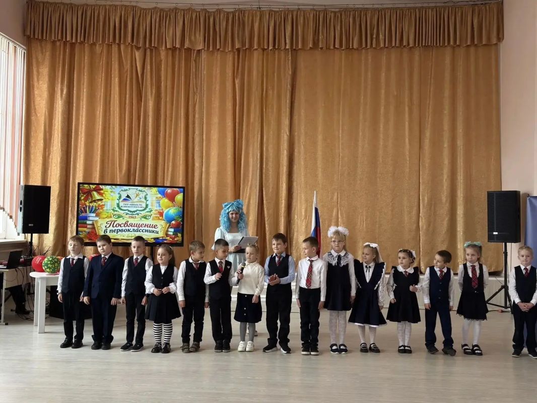 Первоклашки общеобразовательной школы № 6 торжественно влились в школьную семью: сегодня их посвятили в первоклассники Первоклашки общеобразовательной школы № 6 торжественно влились в школьную семью: сегодня их посвятили в первоклассники