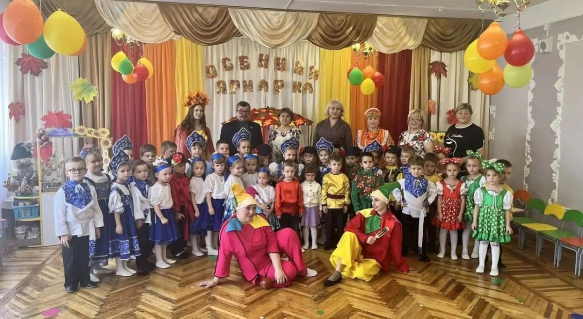 Звонкий смех, песни и ярмарка: яркий день в детском саду Шахтёрска