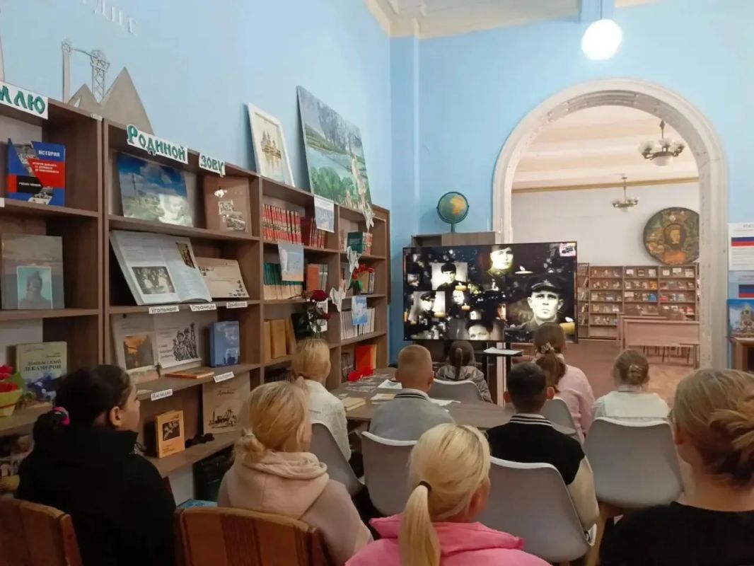 В Зугрэсской библиотеке-филиале №3 провели литературно-патриотический час «Летят над миром журавли» для учащихся ГКОУ «Зугрэсской СШИ №31» В Зугрэсской библиотеке-филиале №3 провели литературно-патриотический час «Летят над миром журавли» для учащихся ГКОУ «Зугрэсской СШИ №31»