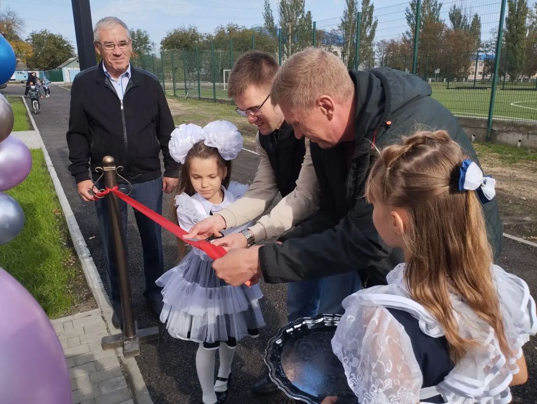 Сергей Юзвинкевич: В селе Заря состоялось важное и радостное событие — торжественное открытие нового парка «Семья», благоустроенного в рамках федерального проекта «Формирование комфортной городской среды» Сергей Юзвинкевич: В селе Заря состоялось важное и радостное событие — торжественное открытие нового парка «Семья», благоустроенного в рамках федерального проекта «Формирование комфортной городской среды»