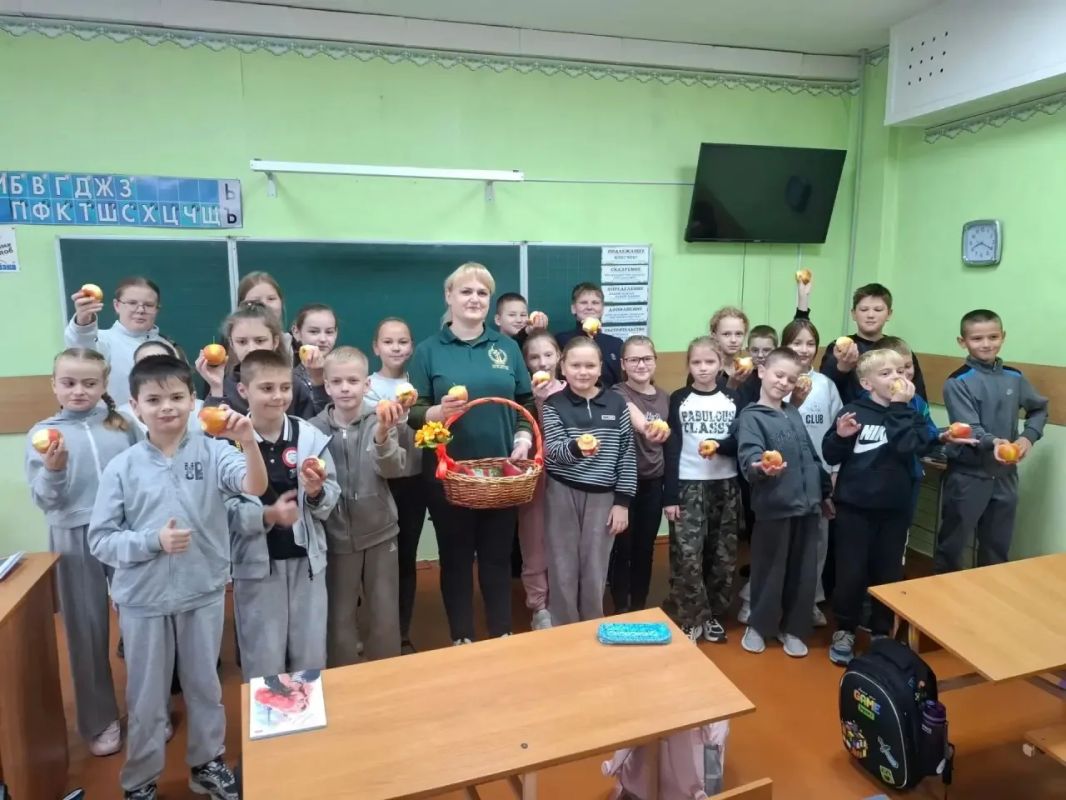Яблочный день в Макеевской школе Яблочный день в Макеевской школе