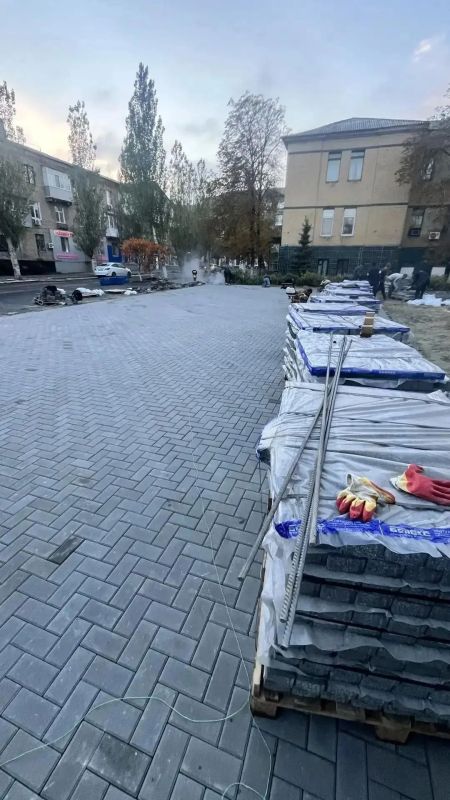 Центральная площадь в Торезе преображается! Центральная площадь в Торезе преображается!