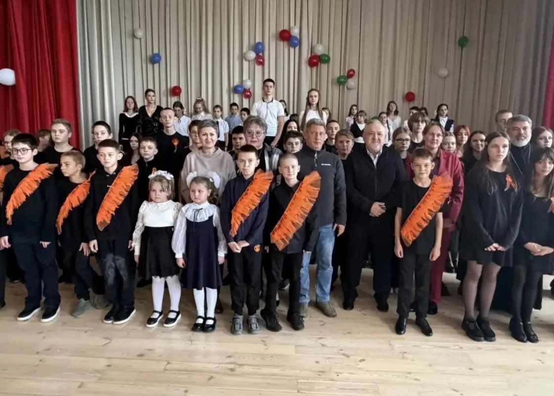 Иван Адамец: В единстве — наша сила!. В преддверии Дня народного единства в Куйбышевском районе состоялась встреча в школе № 63, объединившая представителей власти, общественности и духовенства Иван Адамец: В единстве — наша сила!. В преддверии Дня народного единства в Куйбышевском районе состоялась встреча в школе № 63, объединившая представителей власти, общественности и духовенства