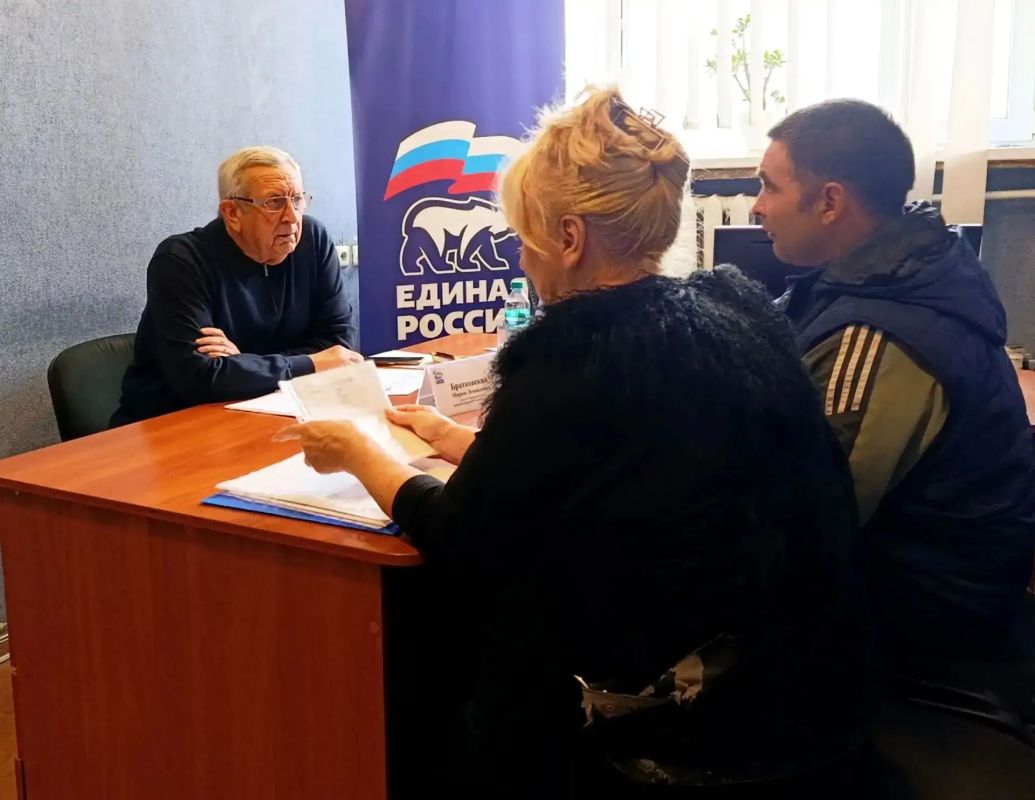Наталья Бегуненко: Сегодня, 21 октября, в общественной приёмной партии Единая Россия Петровского района г. Донецка состоялся приём граждан