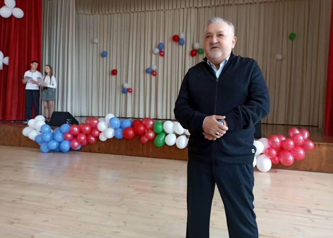 Иван Адамец: В единстве — наша сила!. В преддверии Дня народного единства в Куйбышевском районе состоялась встреча в школе № 63, объединившая представителей власти, общественности и духовенства Иван Адамец: В единстве — наша сила!. В преддверии Дня народного единства в Куйбышевском районе состоялась встреча в школе № 63, объединившая представителей власти, общественности и духовенства