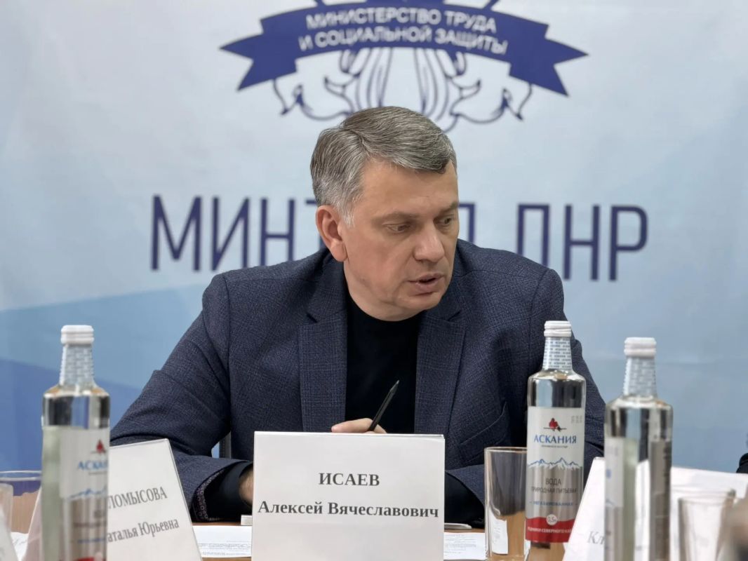 Алексей Исаев: Рабочее совещание с депутатами Народного Совета ДНР