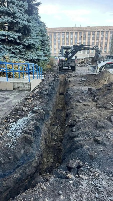 Центральная площадь в Торезе преображается! Центральная площадь в Торезе преображается!