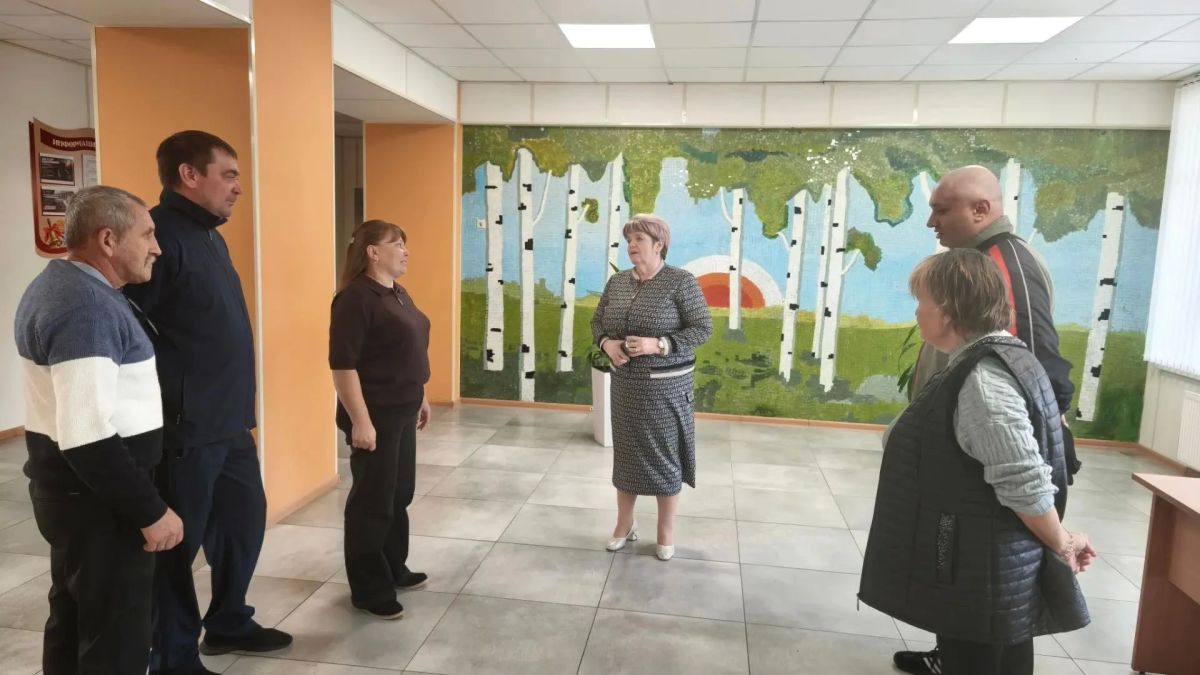Депутат Тельмановского муниципального совета Галина Коссе провела рабочую встречу с коллективом ГБОУ «Тельмановская гимназия Тельмановского муниципального округа»