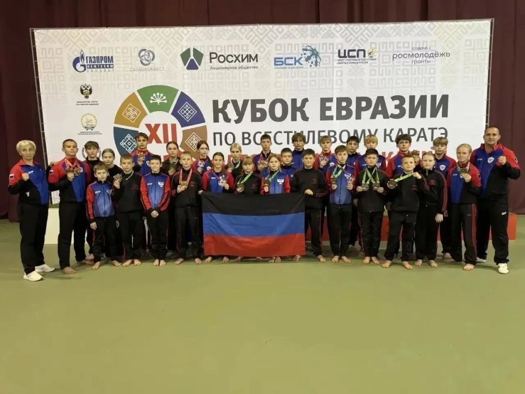 Министр спорта и туризма ДНР Максим Швец поздравил наших каратистов с отличным выступлением на XII Кубке Евразии по всестилевому каратэ, который прошёл в городе Салават, Республика Башкортостан!