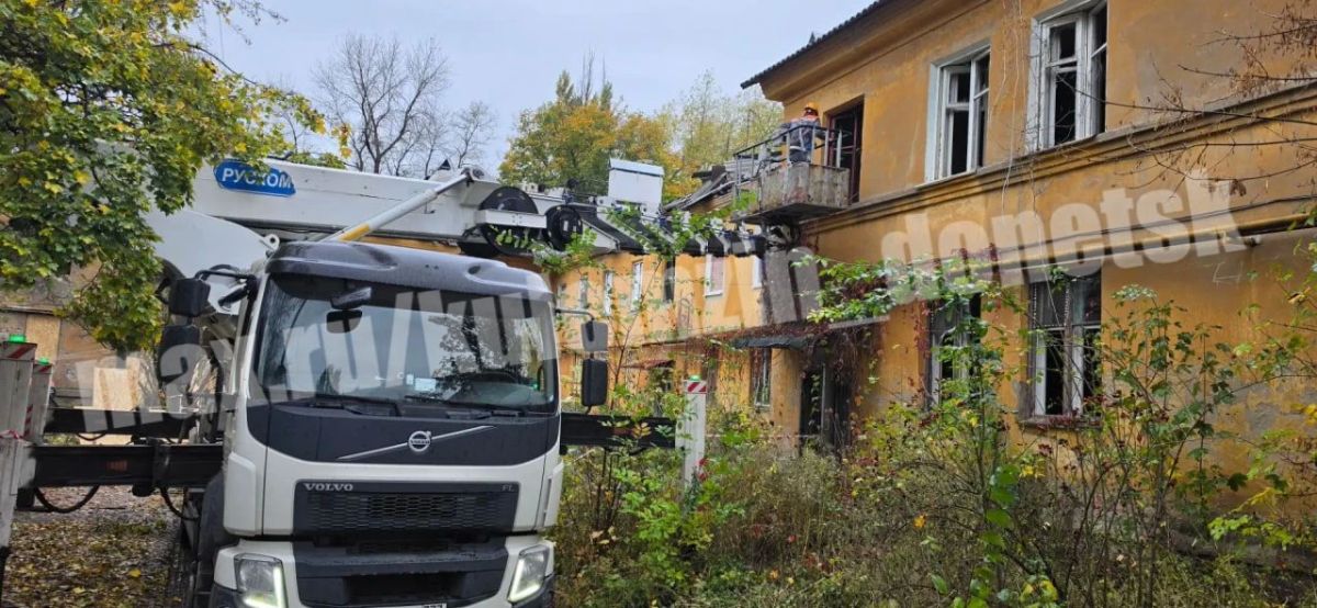 Алексей Кулемзин: Специалисты шеф-региона г. Москва приступили к работам по закрытию теплового контура в Пролетарском районе, поврежденном в результате обстрела украфашистов