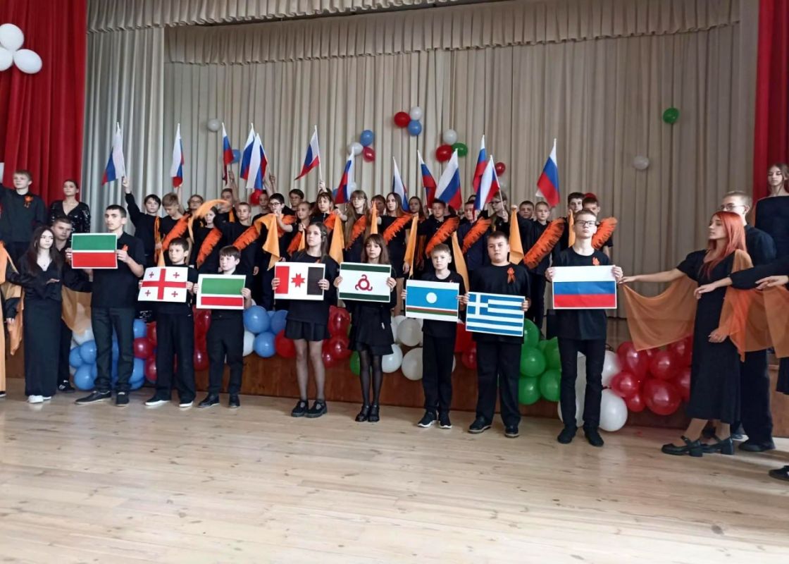 Иван Адамец: В единстве — наша сила!. В преддверии Дня народного единства в Куйбышевском районе состоялась встреча в школе № 63, объединившая представителей власти, общественности и духовенства