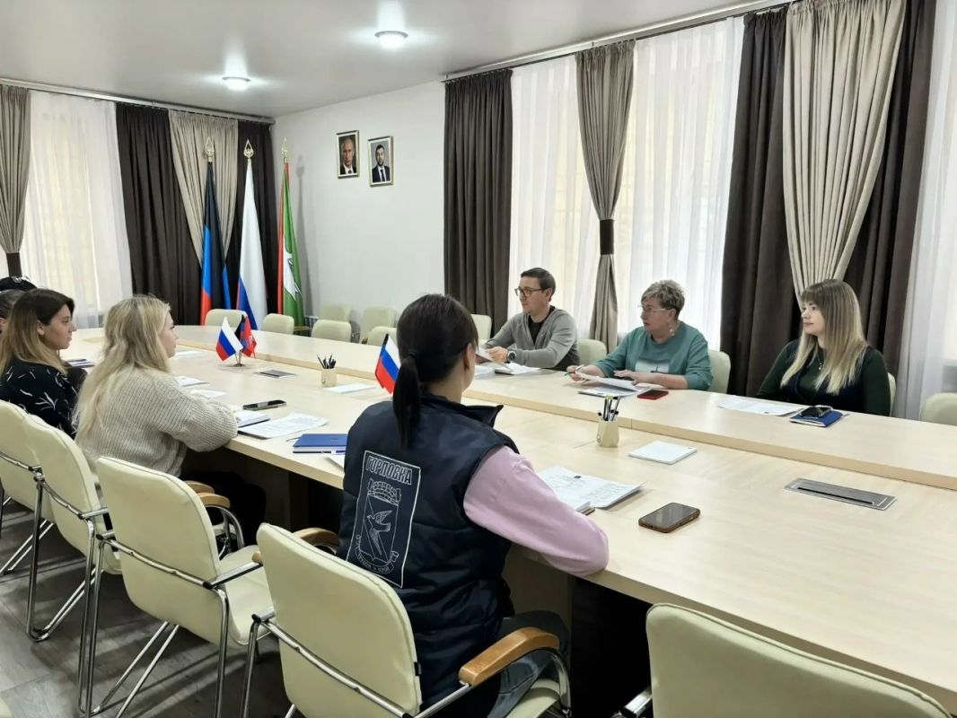 21 октября 2026 года депутаты Горловского городского совета от фракции «Единая Россия» — Роман Конев, Наталия Ботвина, Александр Кунов, Сергей Третьяков, Евгений Прокопович, Дмитрий Корона и Николай Гальченко — провели...