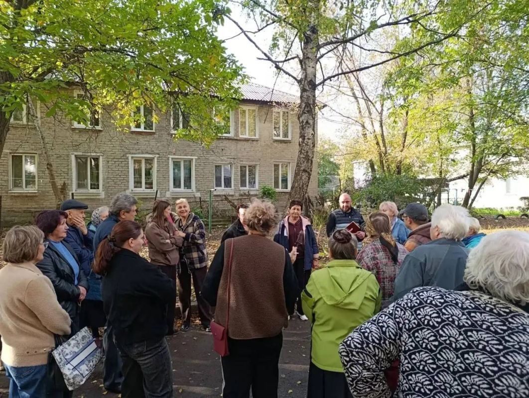 В Червоногвардейском районе Макеевки прошла встреча с жителями жилого массива Крупской В Червоногвардейском районе Макеевки прошла встреча с жителями жилого массива Крупской