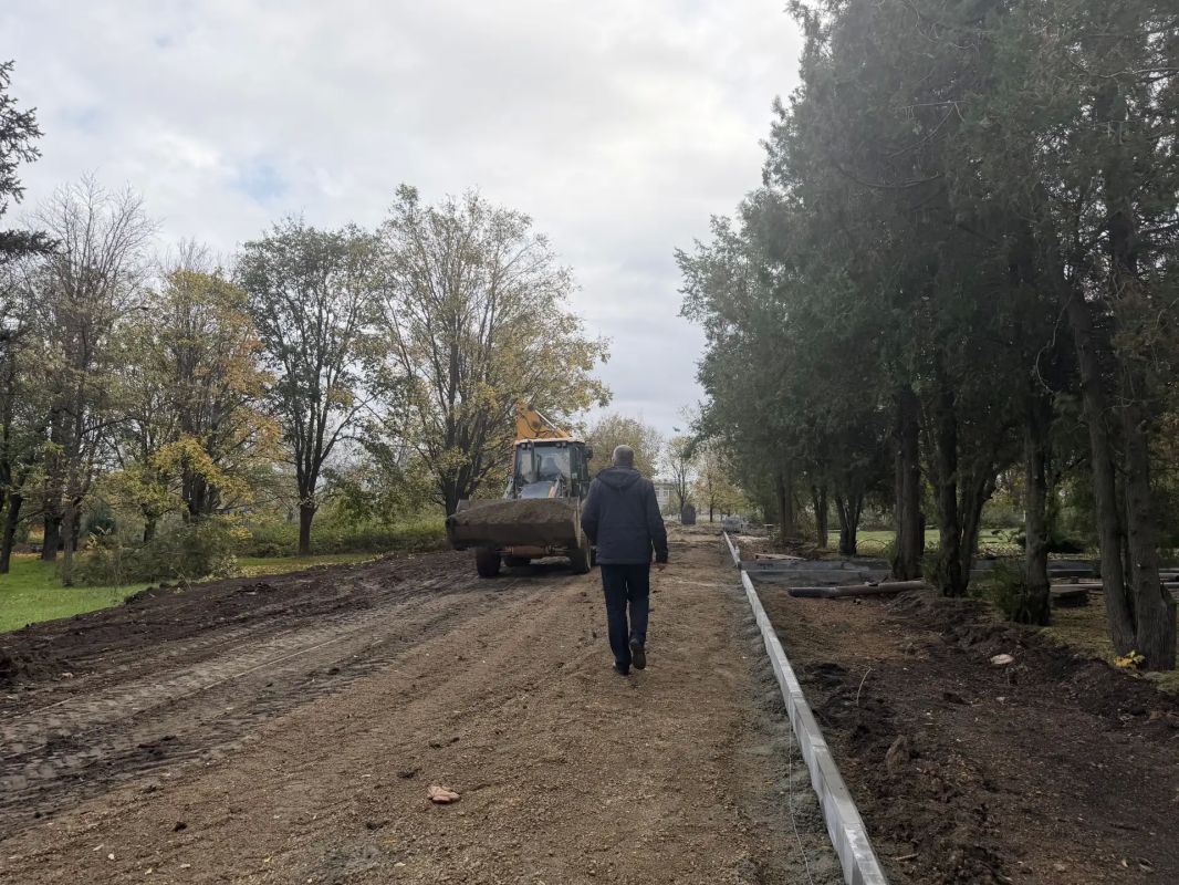Сергей Юзвинкевич: Первый заместитель главы Администрации Володарского муниципального округа Боровик Д.В. проверил ход благоустройства будущей зоны отдыха в селе Тополиное