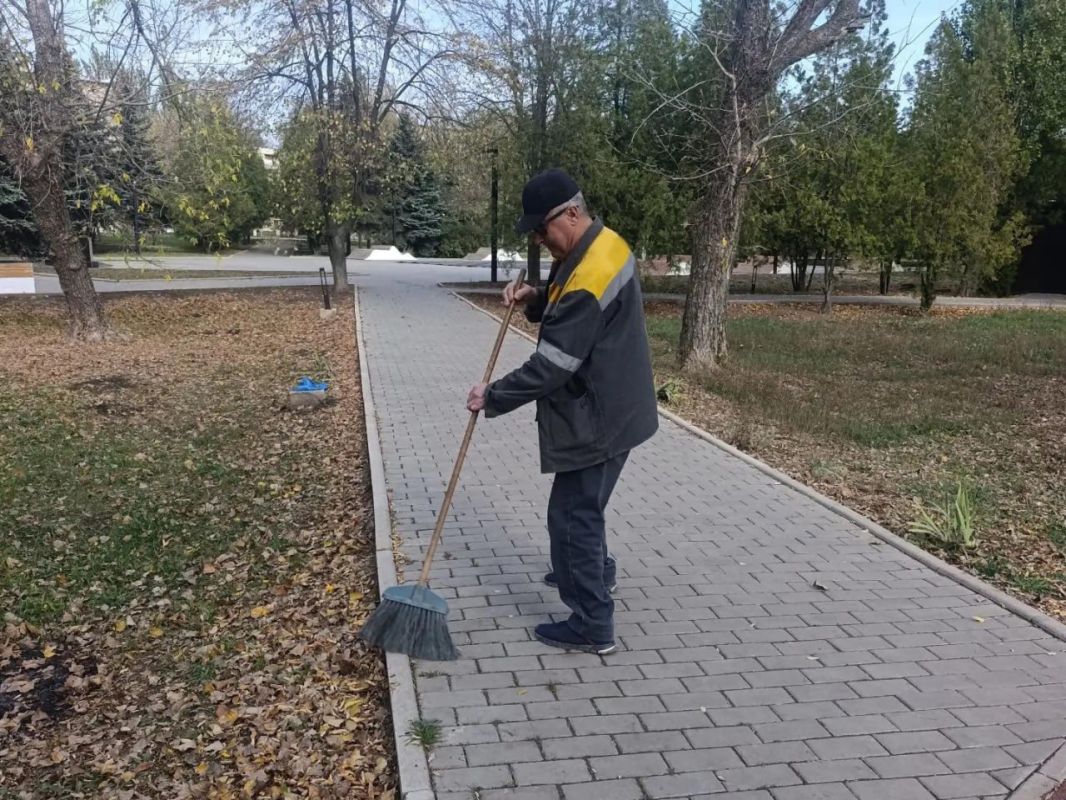 В Кировском прошел традиционный субботник В Кировском прошел традиционный субботник