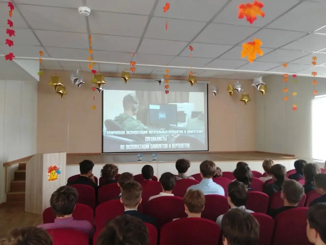 22 октября в Тельмановской гимназии прошло профориентационное мероприятие «Один день в колледже», проводимое в рамках акции «Учиться в Донбассе» для школьников 9-11 классов 22 октября в Тельмановской гимназии прошло профориентационное мероприятие «Один день в колледже», проводимое в рамках акции «Учиться в Донбассе» для школьников 9-11 классов