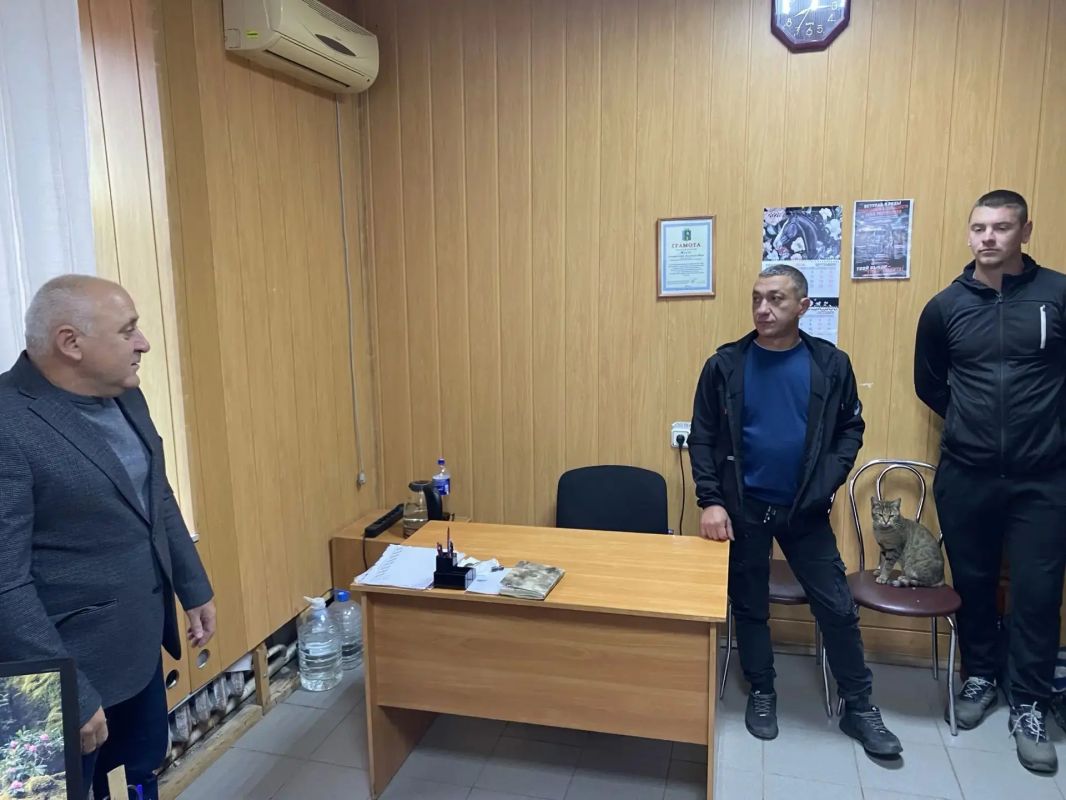 Сегодня председатель Магушского муниципального совета Ставрулов Михаил Валентинович встретился с трудовым коллективом Ялтинского отделения МБУ «СБ Вектор» Сегодня председатель Магушского муниципального совета Ставрулов Михаил Валентинович встретился с трудовым коллективом Ялтинского отделения МБУ «СБ Вектор»