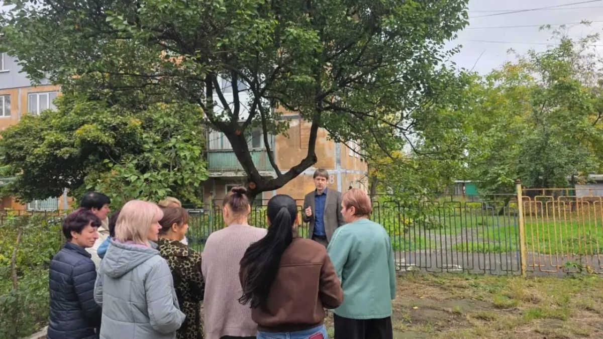 21 октября, руководитель Управы Центрально-Городского внутригородского района Алексей Еськов провел встречу с трудовым коллективом ГБДОУ «Детский-сад № 33 общеразвивающего вида городского округа Макеевка» Донецкой Народной... 21 октября, руководитель Управы Центрально-Городского внутригородского района Алексей Еськов провел встречу с трудовым коллективом ГБДОУ «Детский-сад № 33 общеразвивающего вида городского округа Макеевка» Донецкой Народной...