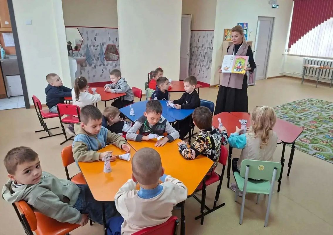 Дошколята детского сада № 2 «Золотой ключик» побывали в гостях у Маршака Дошколята детского сада № 2 «Золотой ключик» побывали в гостях у Маршака