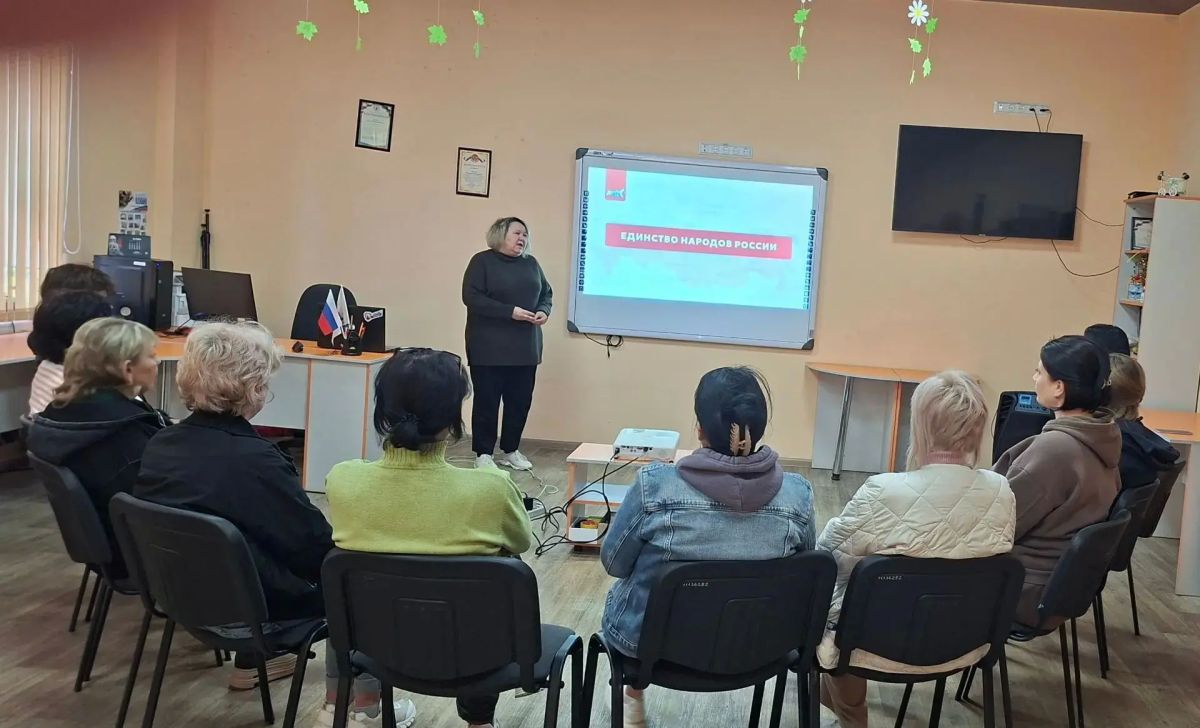 В молодёжном отделе МБУ «Мироновский поселковый ДК» прошёл просмотр документального фильма «Единство народов России» с последующим обсуждением В молодёжном отделе МБУ «Мироновский поселковый ДК» прошёл просмотр документального фильма «Единство народов России» с последующим обсуждением