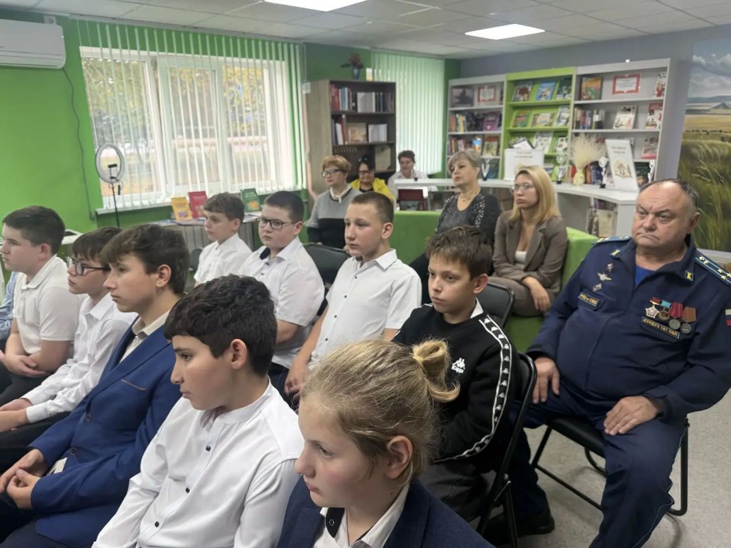 Александр Шатов: В Шахтерске провели урок-реквием «Сохраним всю память прожитых боев» Александр Шатов: В Шахтерске провели урок-реквием «Сохраним всю память прожитых боев»