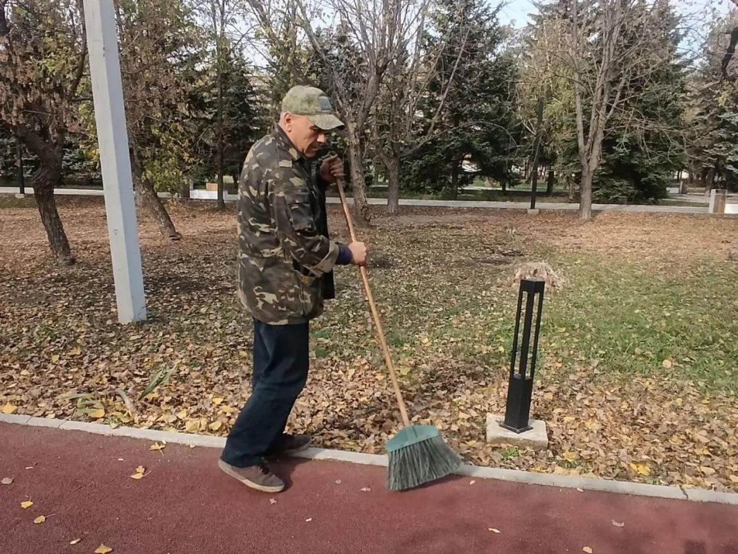 В Кировском прошел традиционный субботник В Кировском прошел традиционный субботник