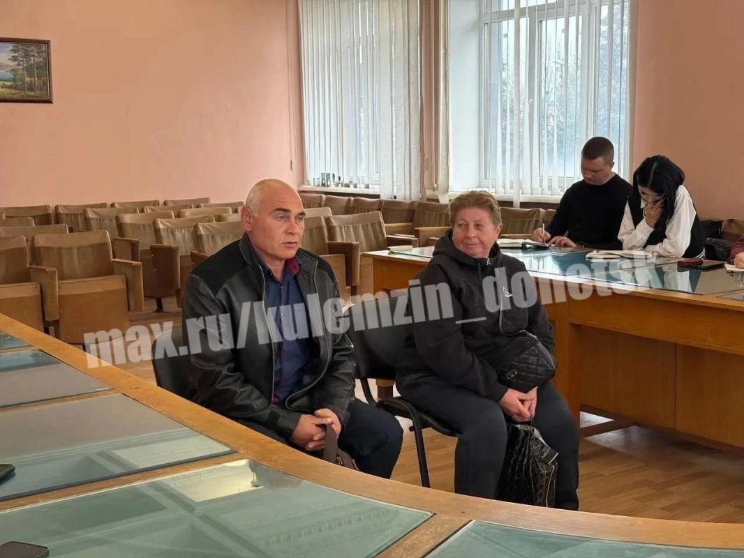 Сегодня советник главы администрации городского округа Донецк Николай Волков провёл приём граждан Сегодня советник главы администрации городского округа Донецк Николай Волков провёл приём граждан