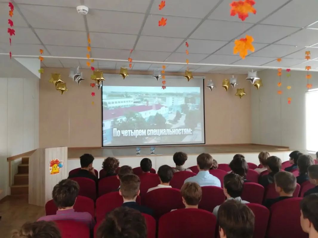 22 октября в Тельмановской гимназии прошло профориентационное мероприятие «Один день в колледже», проводимое в рамках акции «Учиться в Донбассе» для школьников 9-11 классов 22 октября в Тельмановской гимназии прошло профориентационное мероприятие «Один день в колледже», проводимое в рамках акции «Учиться в Донбассе» для школьников 9-11 классов