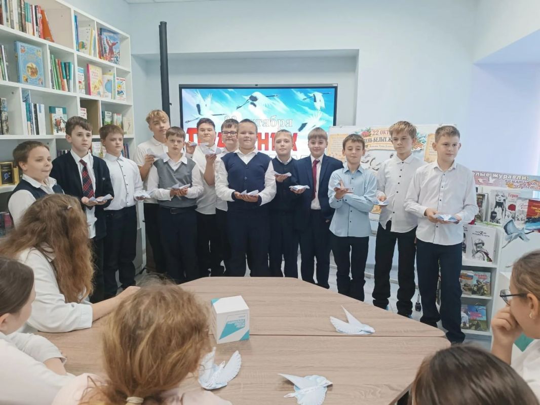 Игорь Мартынов: Мероприятие в библиотеке. 22 октября в Центральной детской библиотеке для обучающихся 6-А класса школы №1 прошел час-реквием «Белый цвет памяти», посвященный Дню белых журавлей Игорь Мартынов: Мероприятие в библиотеке. 22 октября в Центральной детской библиотеке для обучающихся 6-А класса школы №1 прошел час-реквием «Белый цвет памяти», посвященный Дню белых журавлей