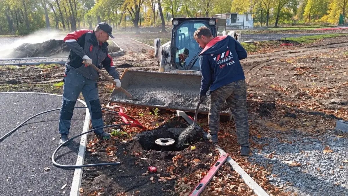 Денис Зубов: Подрядная организация Нижегородской области продолжает работать над благоустройством парка культуры и отдыха в г. о. Иловайск. В 2025 году город Иловайск принимал участие во Всероссийском конкурсе лучших... Денис Зубов: Подрядная организация Нижегородской области продолжает работать над благоустройством парка культуры и отдыха в г. о. Иловайск. В 2025 году город Иловайск принимал участие во Всероссийском конкурсе лучших...