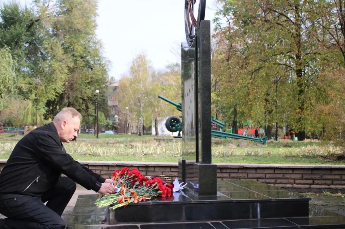 В Енакиево почтили память павших героев в День Белых Журавлей