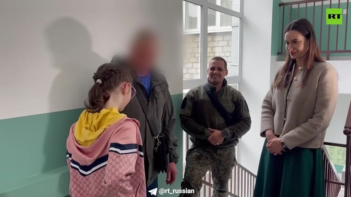Оставшаяся без родителей София, которую нашли российские бойцы в Константиновке (ДНР), едет жить к своим родным