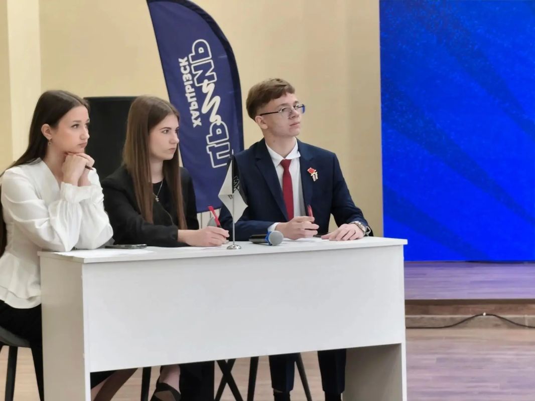 Школьники из Тореза одержали победу на окружном этапе «Лиги ораторов»! Школьники из Тореза одержали победу на окружном этапе «Лиги ораторов»!
