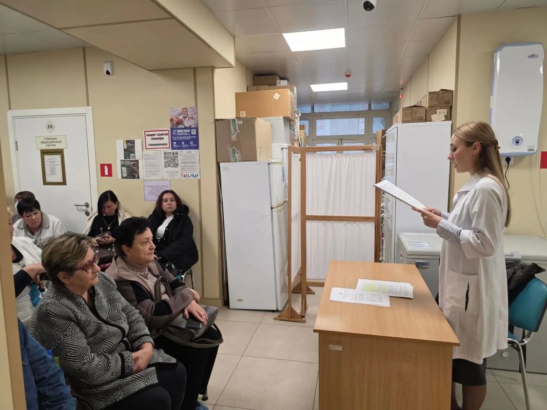 Депутат Тельмановского муниципального совета Юлия Линник провела встречу с коллективом ГБУ ДНР «Центральная районная больница Тельмановского района»