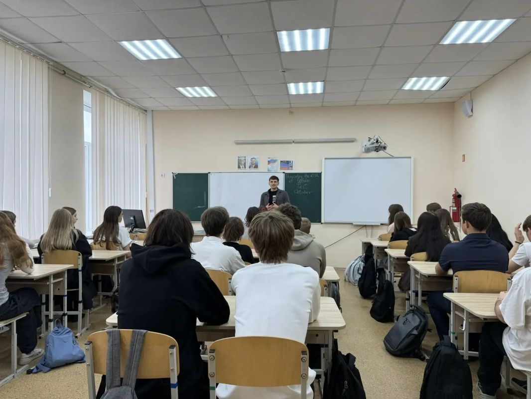 «ГосСтарт.Диалог»: в Мангушской школе №1 состоялась встреча с представителем власти «ГосСтарт.Диалог»: в Мангушской школе №1 состоялась встреча с представителем власти