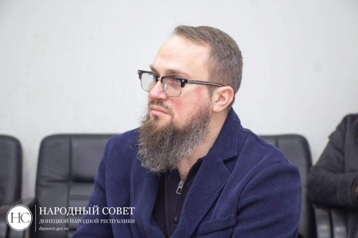 Депутаты комитета Народного Совета по труду, занятости, социальной политике и делам ветеранов встретились с главой Минтруда Алексеем Исаевым и обсудили вопросы предоставления социальных гарантий жителям ДНР Депутаты комитета Народного Совета по труду, занятости, социальной политике и делам ветеранов встретились с главой Минтруда Алексеем Исаевым и обсудили вопросы предоставления социальных гарантий жителям ДНР