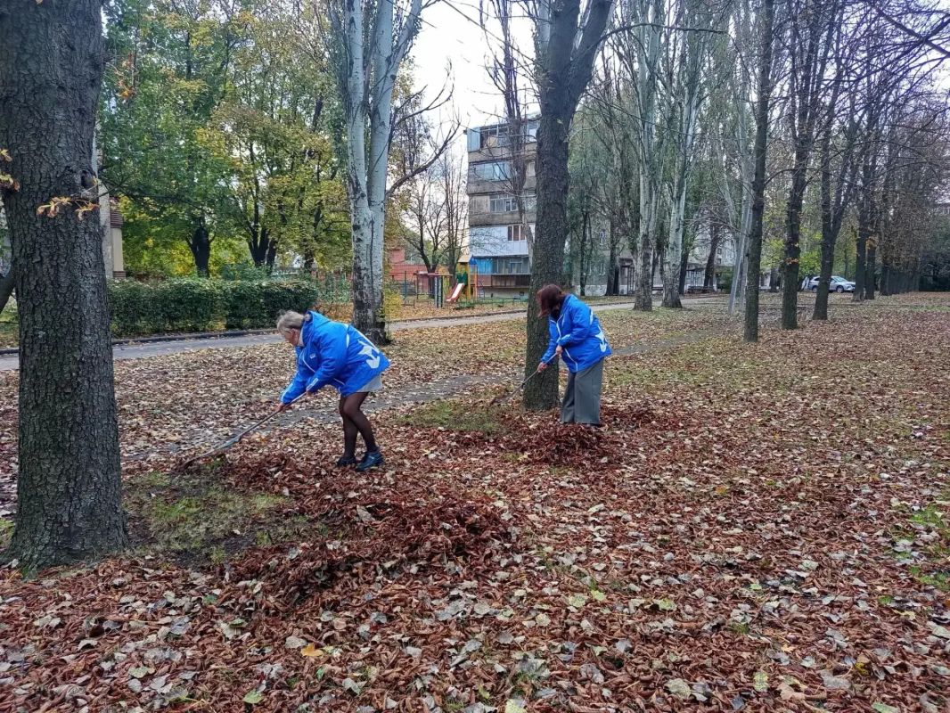 Наталья Бегуненко: Сегодня, 22 октября, в рамках проекта "Городская среда" партии "Единая Россия" сотрудники Управы Петровского внутригородского района администрации городского округа Донецк присоединились к экологической... Наталья Бегуненко: Сегодня, 22 октября, в рамках проекта "Городская среда" партии "Единая Россия" сотрудники Управы Петровского внутригородского района администрации городского округа Донецк присоединились к экологической...