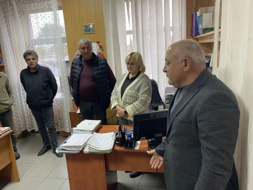 Сегодня председатель Магушского муниципального совета Ставрулов Михаил Валентинович встретился с трудовым коллективом Ялтинского отделения МБУ «СБ Вектор»