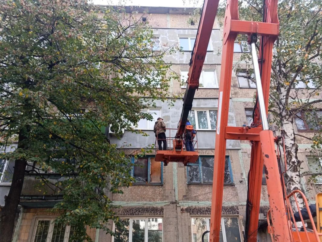 Решен вопрос по ремонту кровли в многоквартирном доме г. Дебальцево Решен вопрос по ремонту кровли в многоквартирном доме г. Дебальцево