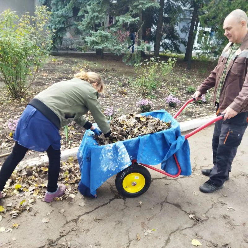 В Кировском прошел традиционный субботник В Кировском прошел традиционный субботник