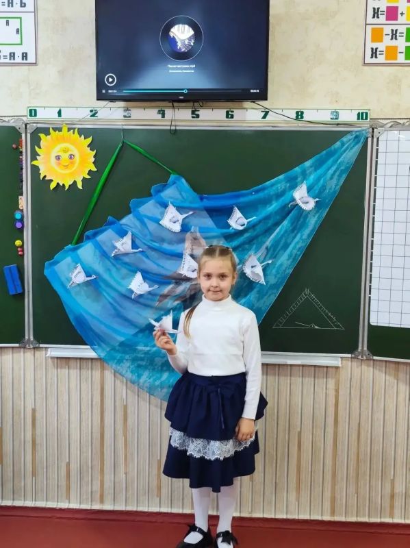 22 октября, в День белых журавлей, в библиотеке-филиале №1 прошёл литературно-патриотический час «Летят над миром журавли» 22 октября, в День белых журавлей, в библиотеке-филиале №1 прошёл литературно-патриотический час «Летят над миром журавли»