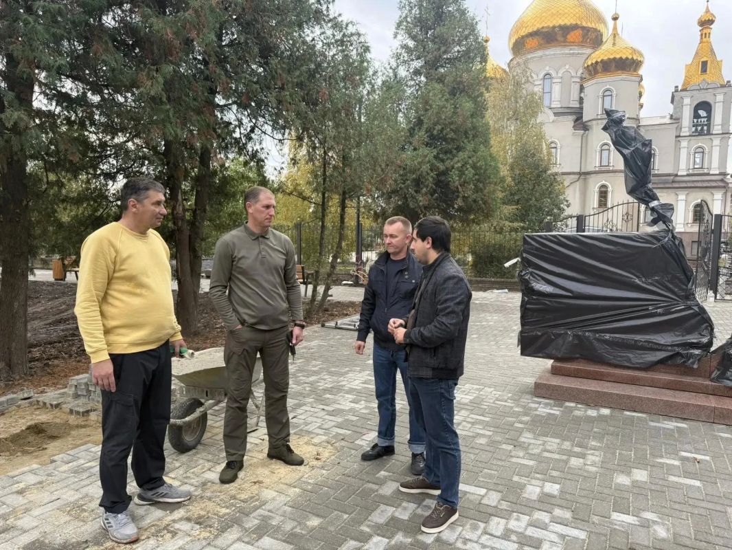 Александр Шатов: Посетил Аллею памяти героев в Ждановке Александр Шатов: Посетил Аллею памяти героев в Ждановке
