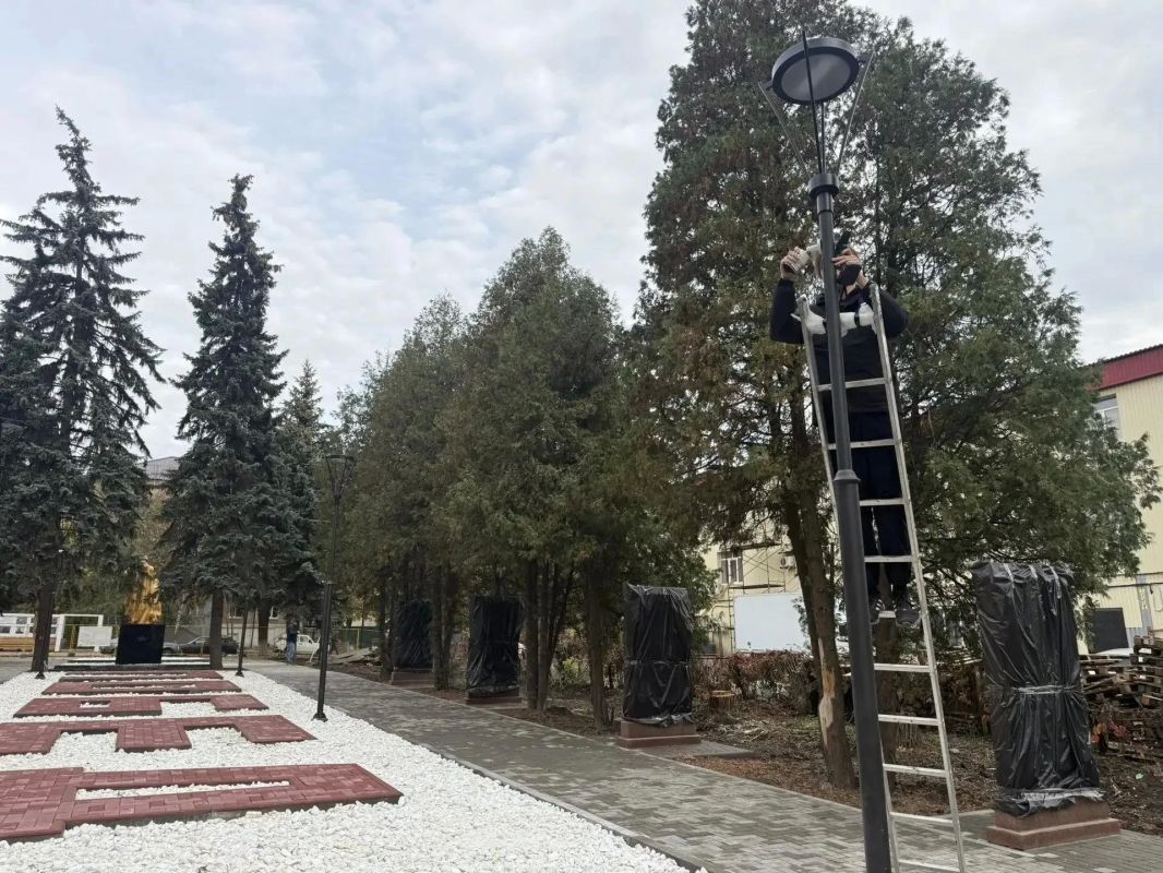 Александр Шатов: Посетил Аллею памяти героев в Ждановке Александр Шатов: Посетил Аллею памяти героев в Ждановке