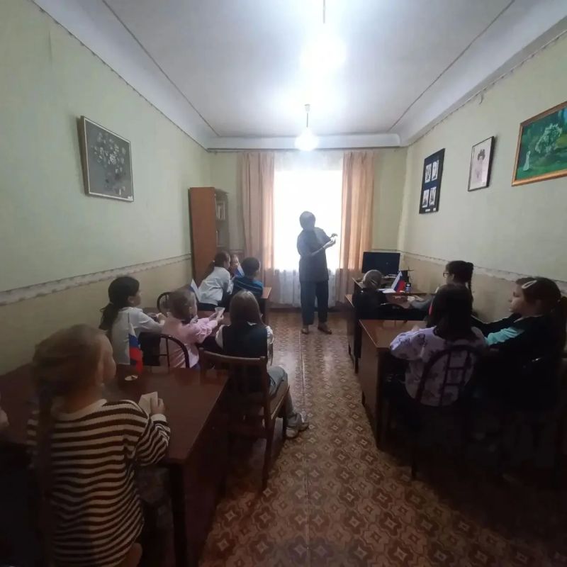 22 октября, в день светлой памяти всех воинов, погибших за Родину: к международному Дню белых журавлей в художественном отделении МБУ ДО «Харцызская детская школа искусств» проведен мастер-класс по изготовлению белых... 22 октября, в день светлой памяти всех воинов, погибших за Родину: к международному Дню белых журавлей в художественном отделении МБУ ДО «Харцызская детская школа искусств» проведен мастер-класс по изготовлению белых...