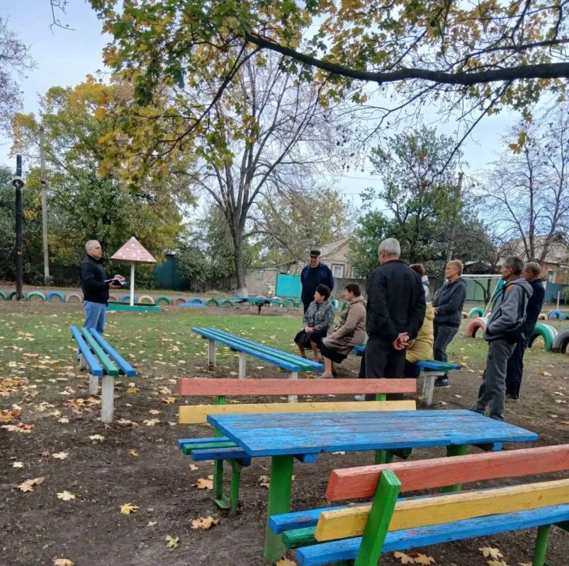 По партпроекту "Управдом" прошла встреча жителей поселка Никифорово с заведующим Горняцко-Залесненским территориальным сектором администрации городского округа Снежное По партпроекту "Управдом" прошла встреча жителей поселка Никифорово с заведующим Горняцко-Залесненским территориальным сектором администрации городского округа Снежное