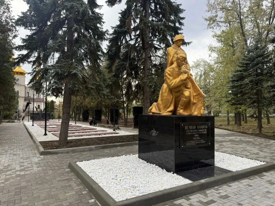Александр Шатов: Посетил Аллею памяти героев в Ждановке Александр Шатов: Посетил Аллею памяти героев в Ждановке