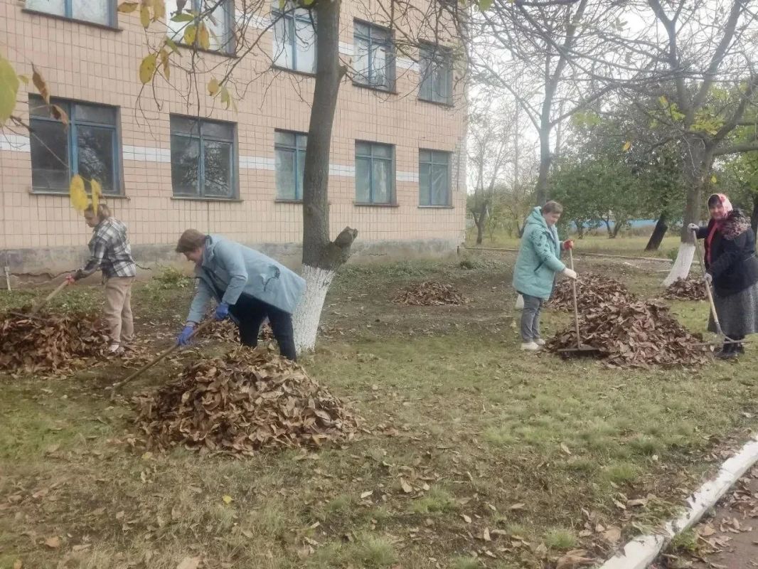 В Снежном прошла традиционная акция «Чистый четверг» В Снежном прошла традиционная акция «Чистый четверг»