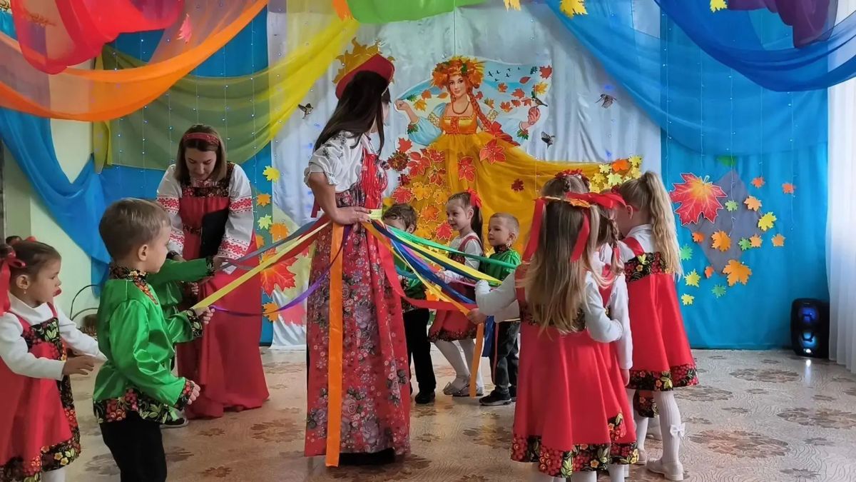 Ах, Ярмарка, Ярмарка как ты хороша! У русского народа широкая душа!