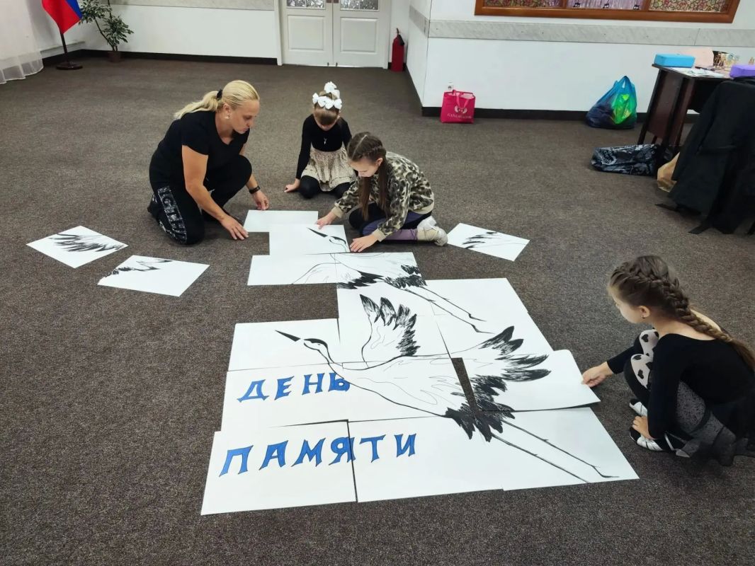 В клубе пгт Карло-Марксово прошла трогательная акция «Белые журавли», посвященная памяти павших героев