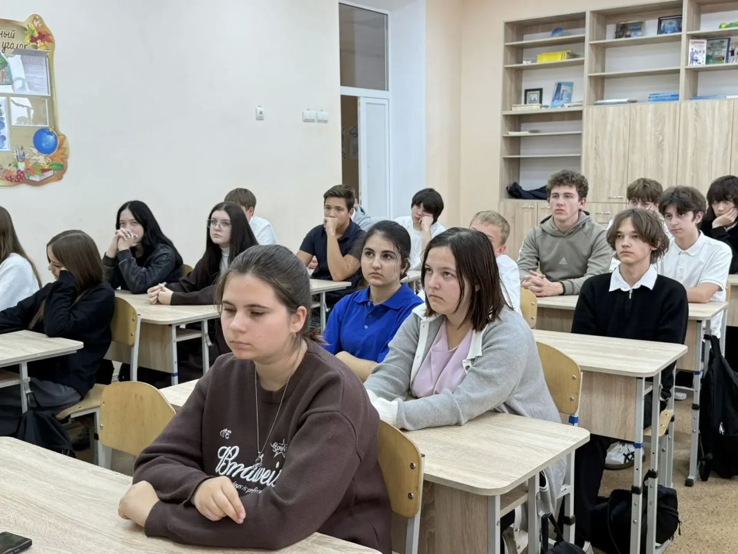 «ГосСтарт.Диалог»: в Мангушской школе №1 состоялась встреча с представителем власти «ГосСтарт.Диалог»: в Мангушской школе №1 состоялась встреча с представителем власти
